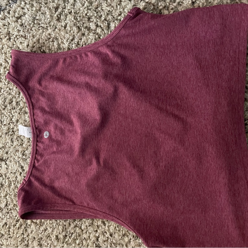 Size large 90 Degree sports top!